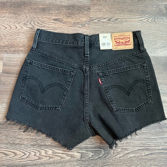 Women's Levi's 501 Original Jean Shorts, Size: 26(US 2)Medium, Black - Picture 3 of 6